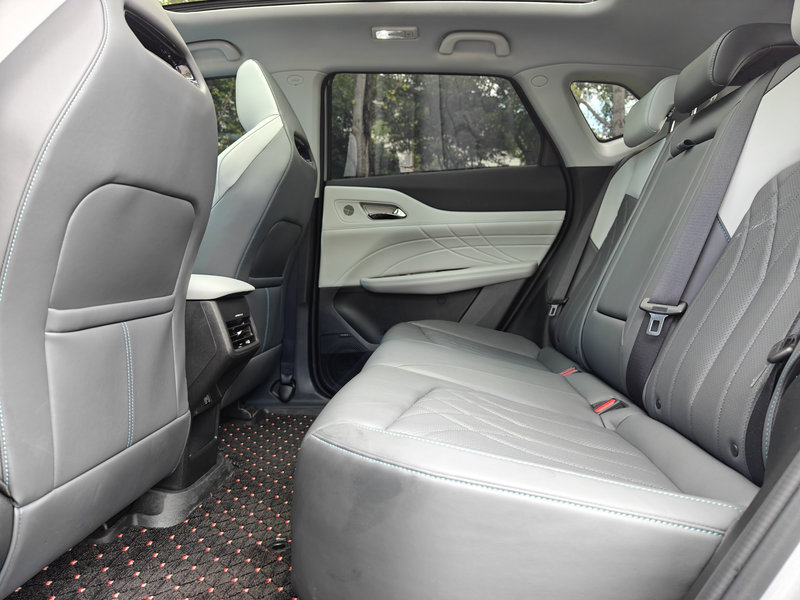 2024 Changan UNI-Z - Advanced Plug-in Hybrid SUV - Image 8